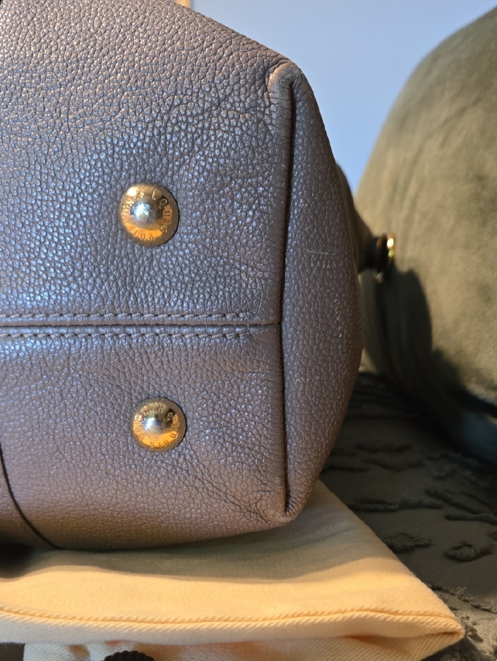 Vuittion Monogram Empreinte Hobo. - Picture 5 of 10